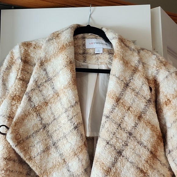 Coat - Picture 2 of 7